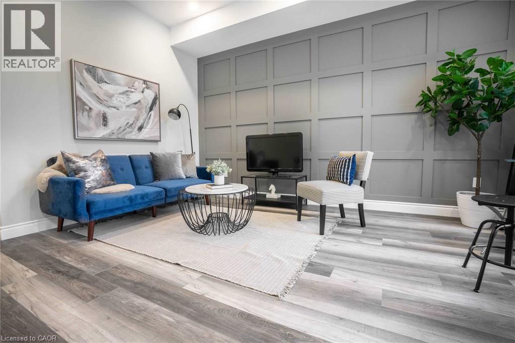 55 Wellington Street N Unit# Main, Hamilton, ON - Indoor Photo Showing Living Room