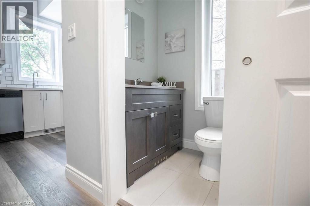 55 Wellington Street N Unit# Main, Hamilton, ON - Indoor Photo Showing Bathroom