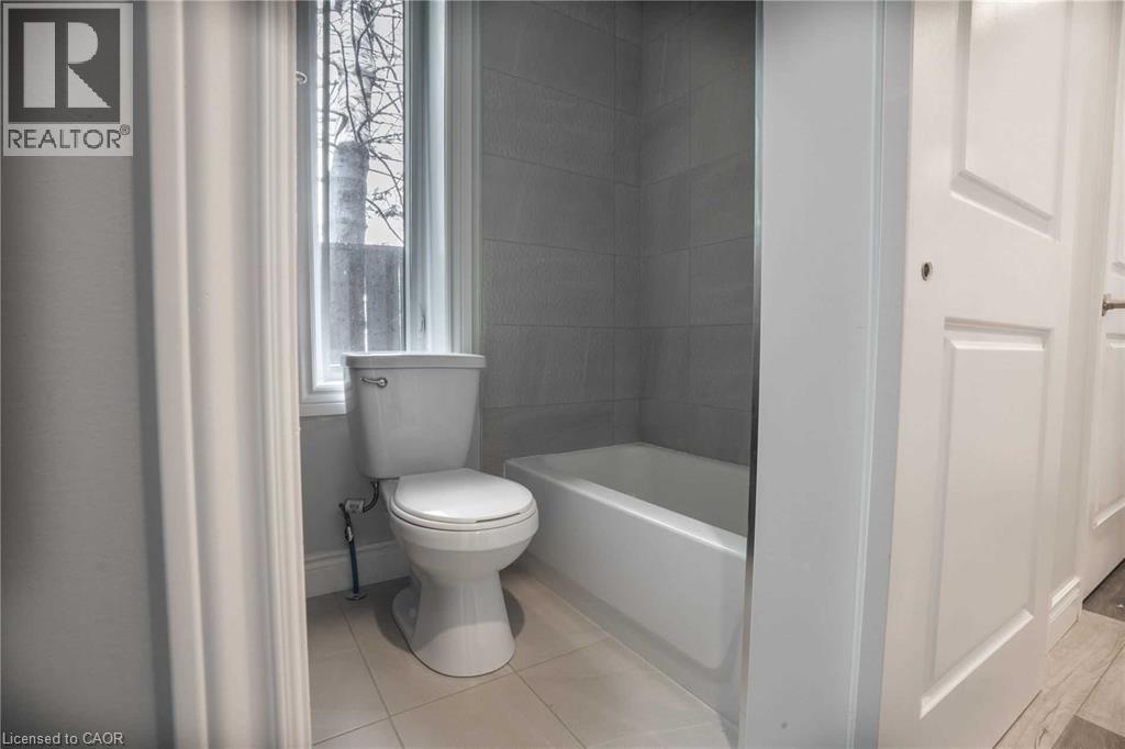 55 Wellington Street N Unit# Main, Hamilton, ON - Indoor Photo Showing Bathroom