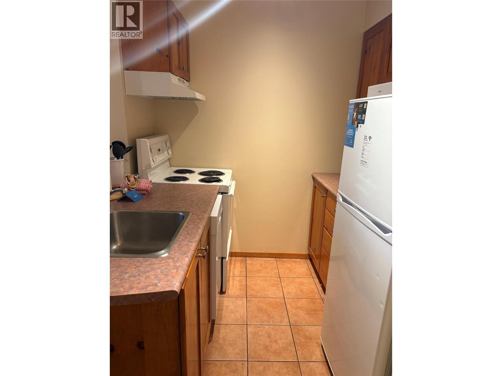 2050 Summit Drive Unit# 210, Panorama, BC - Indoor