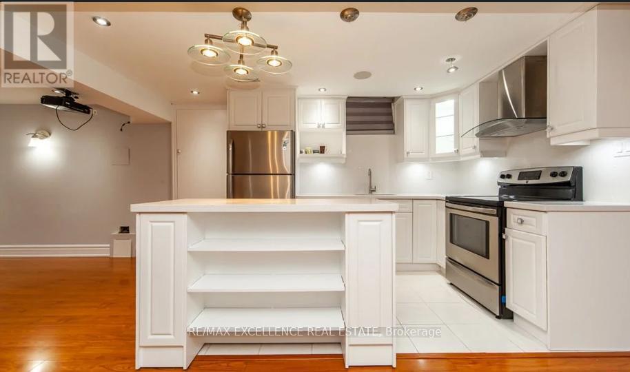 3262 Crimson King Circle, Mississauga, ON - Indoor Photo Showing Kitchen With Upgraded Kitchen