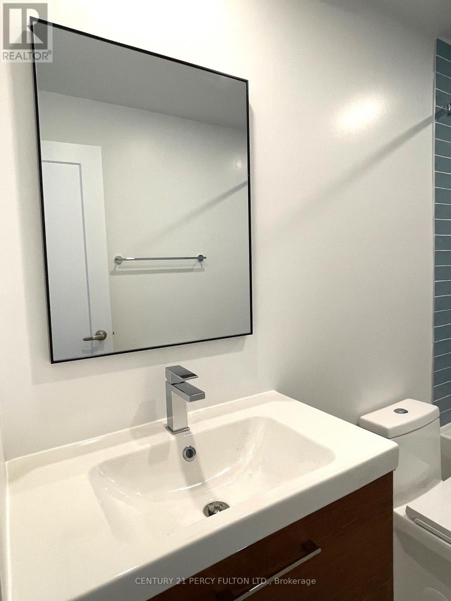 1 - 320 Roncesvalles Avenue, Toronto, ON - Indoor Photo Showing Bathroom
