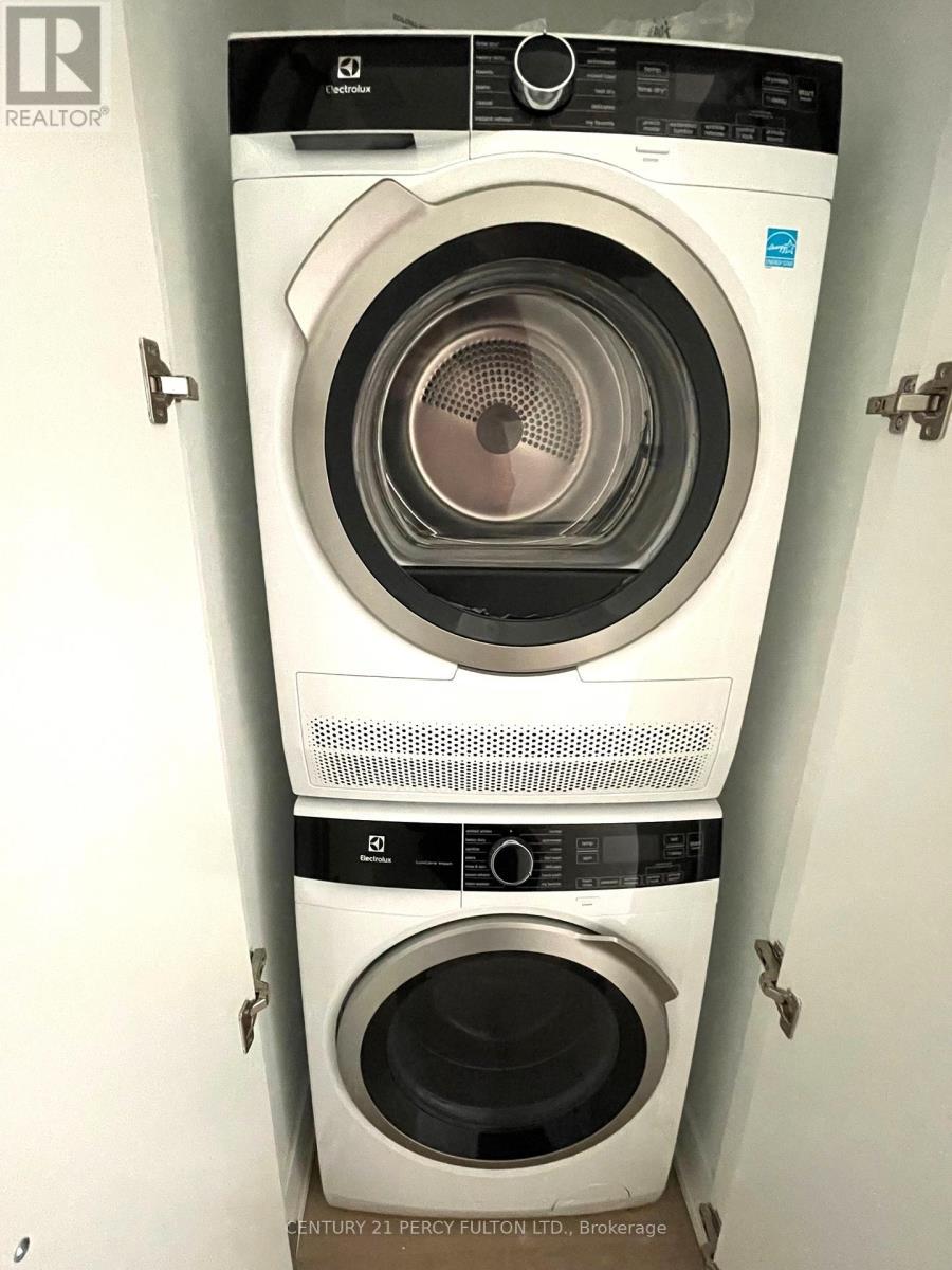 1 - 320 Roncesvalles Avenue, Toronto, ON - Indoor Photo Showing Laundry Room