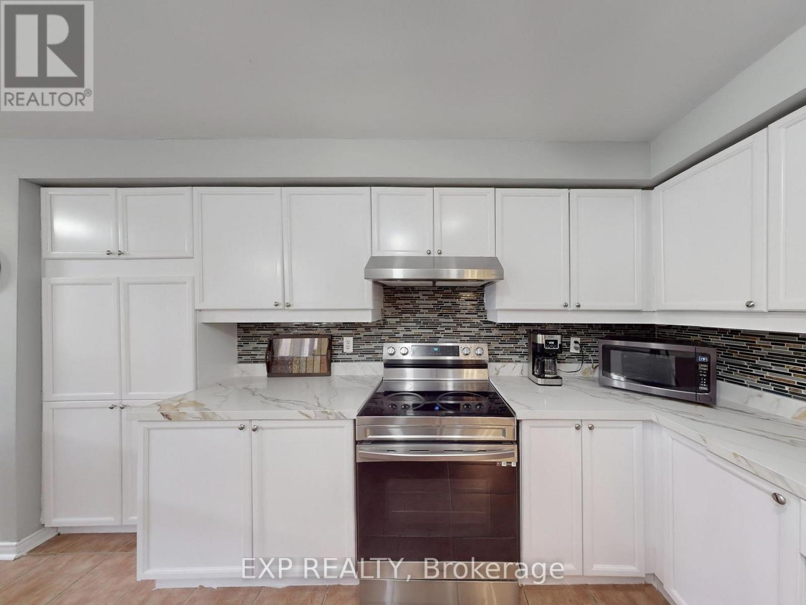 3896 Lacman Trail, Mississauga, ON - Indoor Photo Showing Kitchen