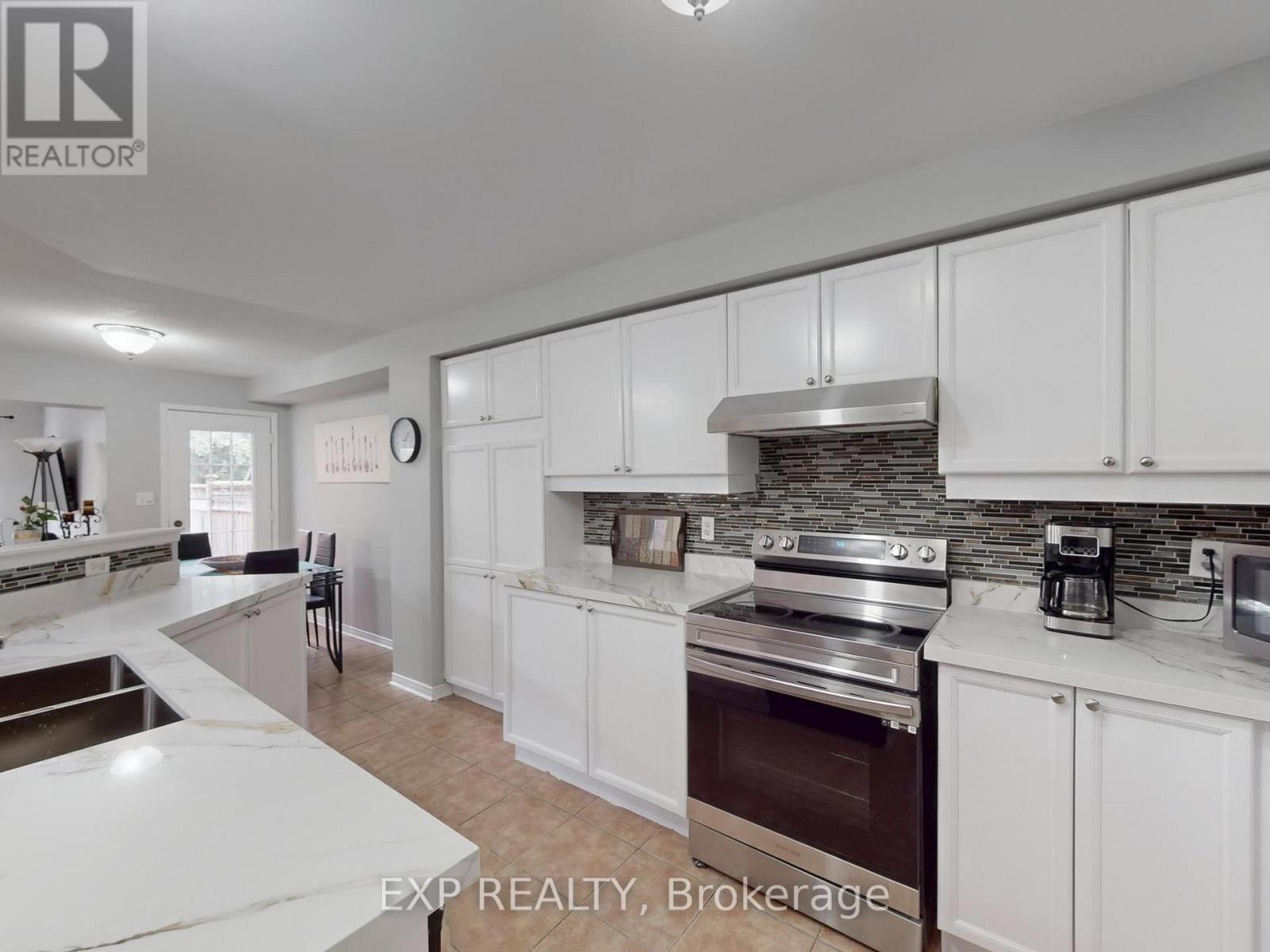 3896 Lacman Trail, Mississauga, ON - Indoor Photo Showing Kitchen With Double Sink