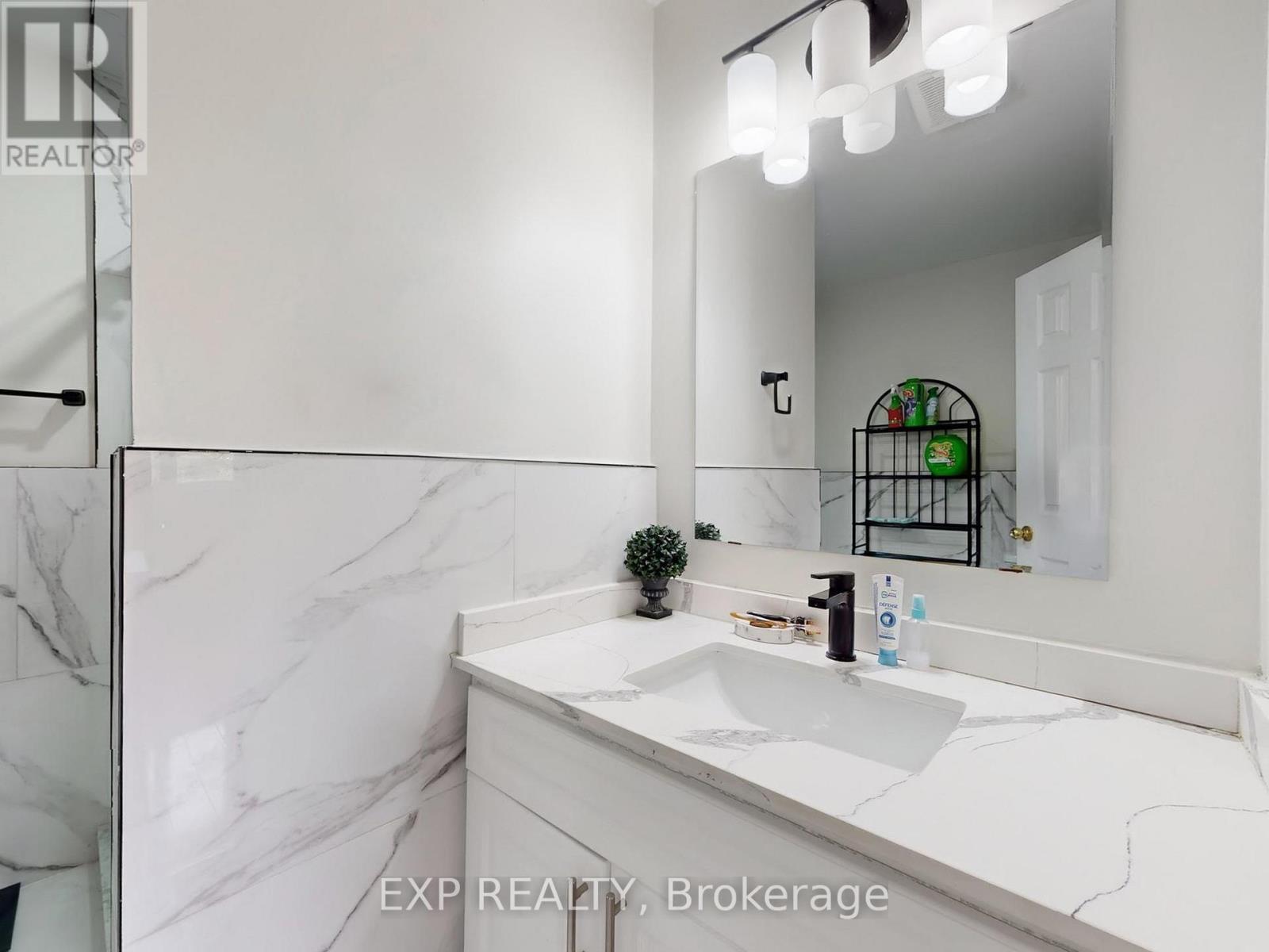 3896 Lacman Trail, Mississauga, ON - Indoor Photo Showing Bathroom