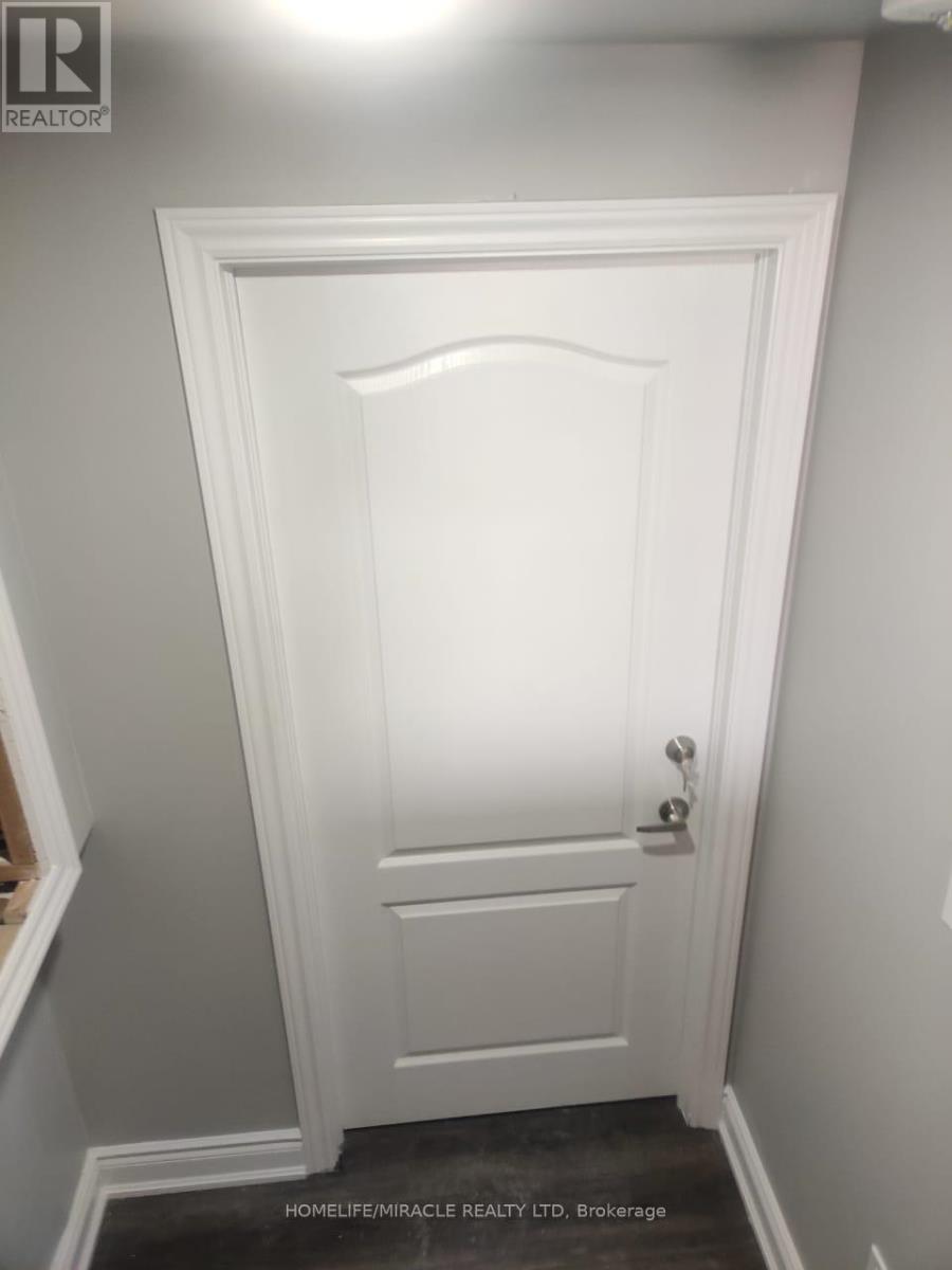 Bsmt - 954 Preston Manor Drive, Mississauga, ON - Indoor Photo Showing Other Room