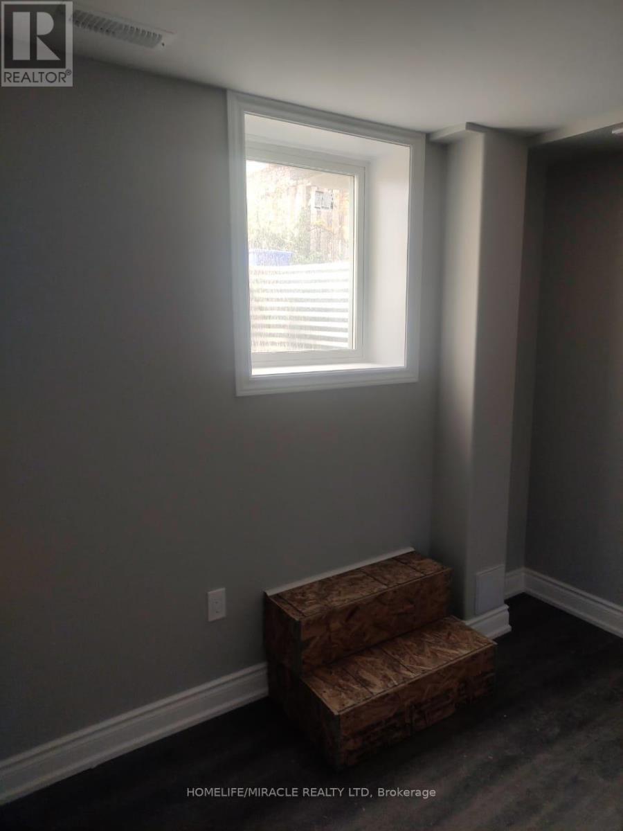 Bsmt - 954 Preston Manor Drive, Mississauga, ON - Indoor Photo Showing Other Room