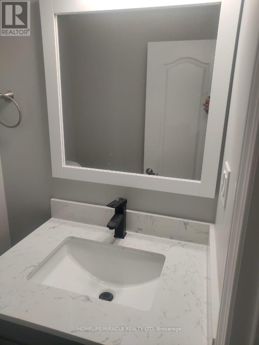 Bsmt - 954 Preston Manor Drive, Mississauga, ON - Indoor Photo Showing Bathroom