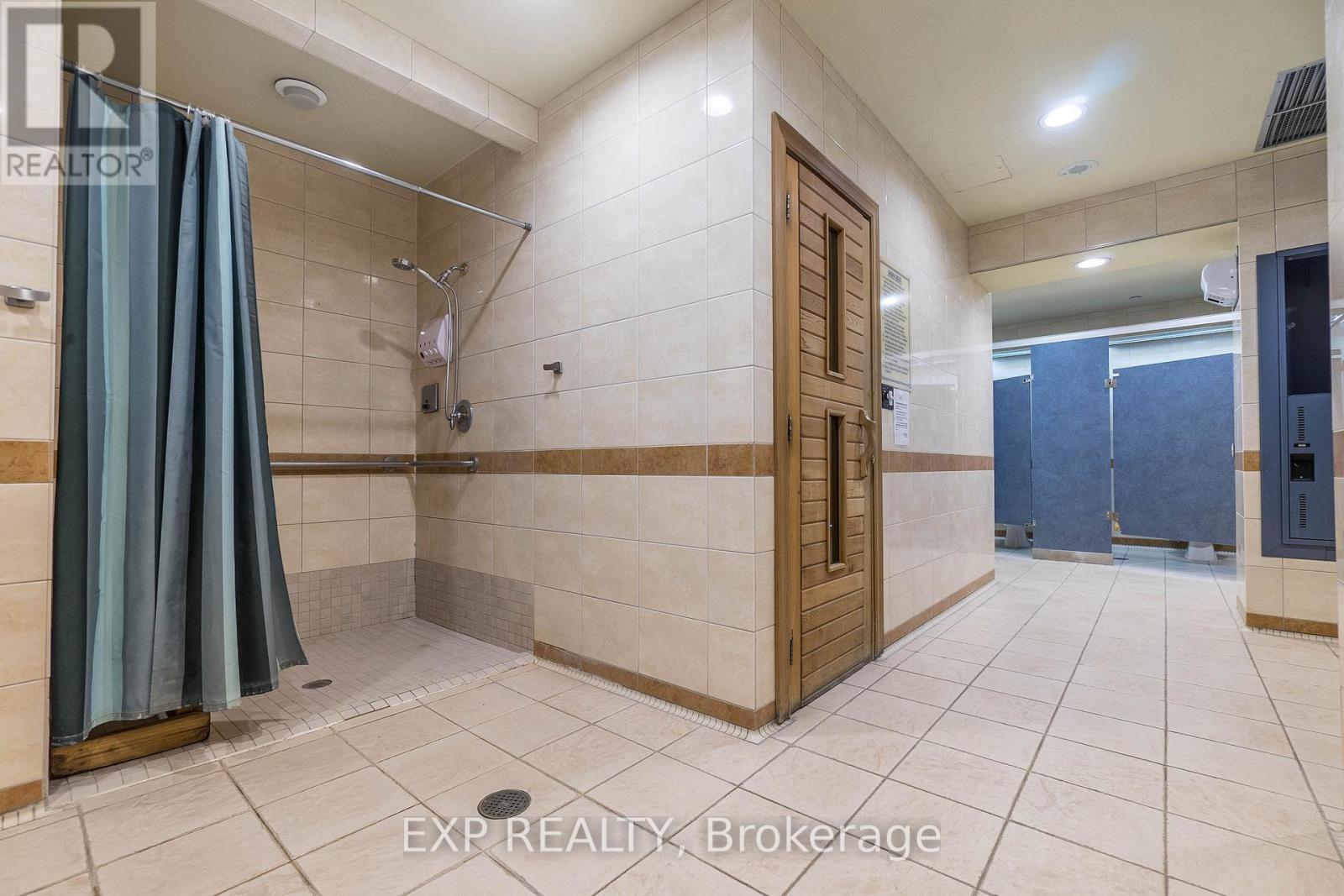 220 - 80 Harrison Garden Boulevard, Toronto, ON - Indoor Photo Showing Bathroom
