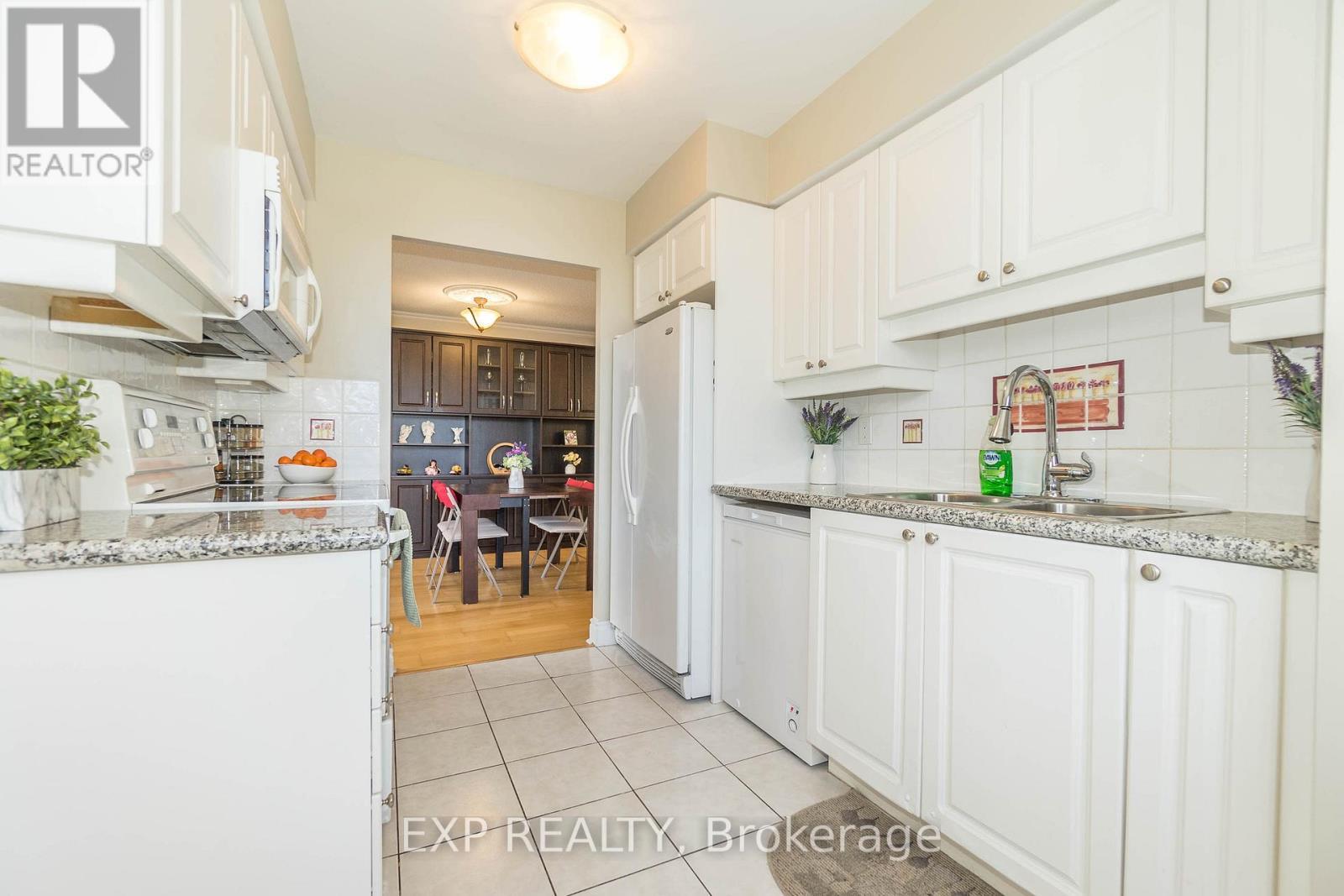 220 - 80 Harrison Garden Boulevard, Toronto, ON - Indoor Photo Showing Kitchen