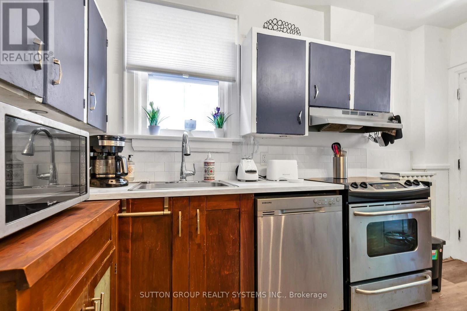 36 Hadley Road, Toronto, ON - Indoor Photo Showing Kitchen With Double Sink