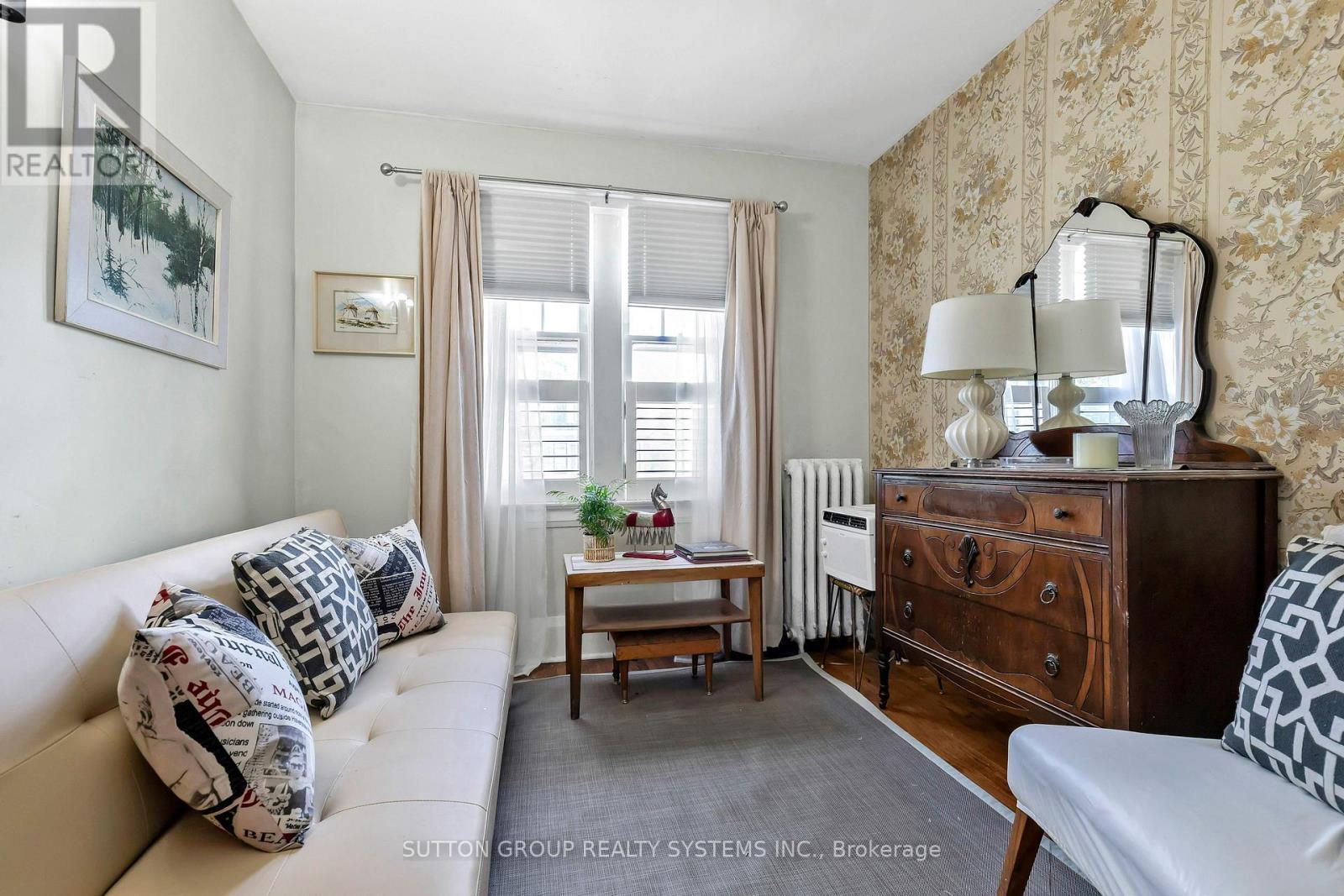 36 Hadley Road, Toronto, ON - Indoor