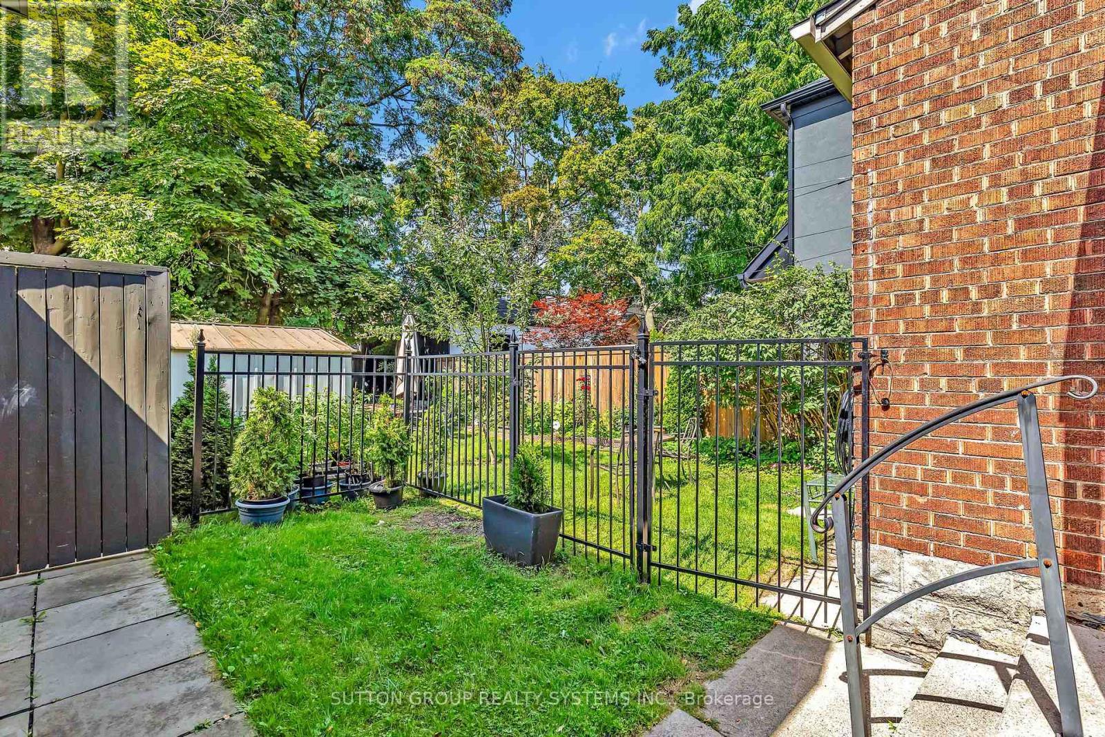 36 Hadley Road, Toronto, ON - Outdoor