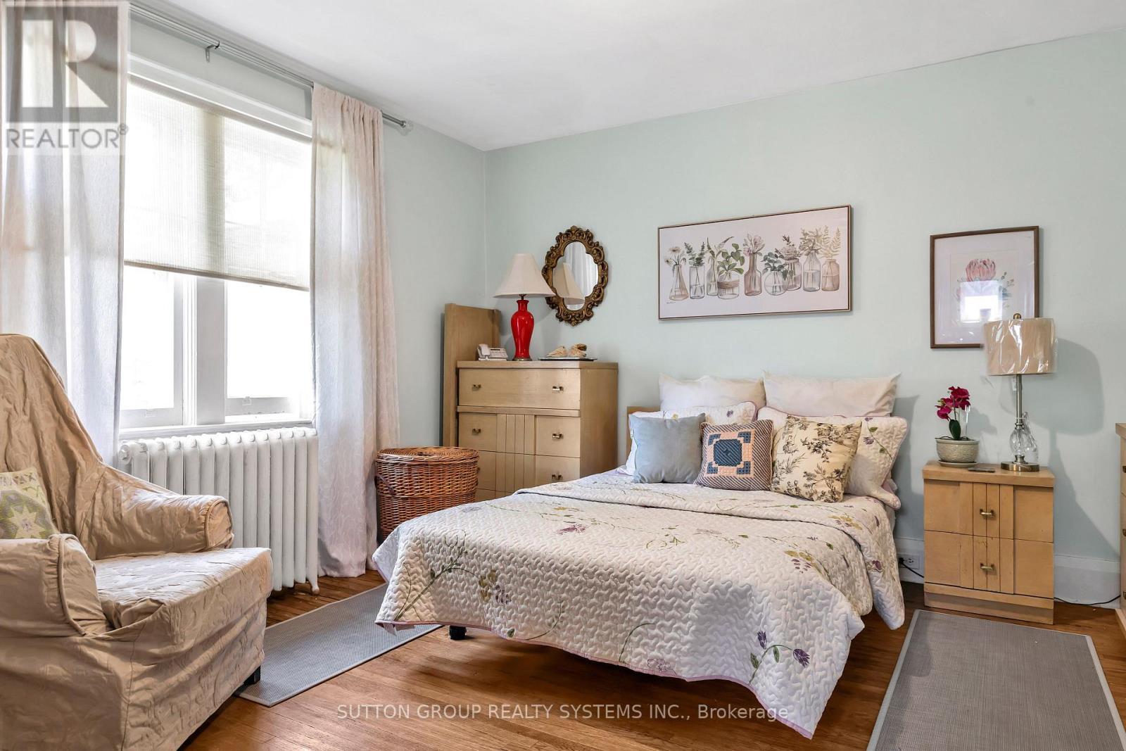 36 Hadley Road, Toronto, ON - Indoor Photo Showing Bedroom