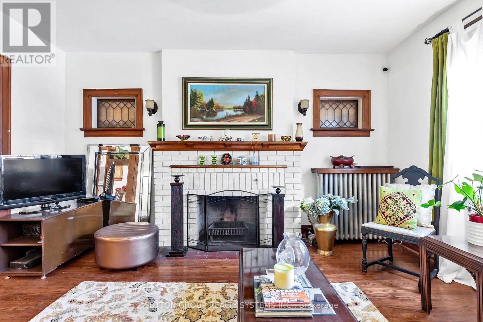 36 Hadley Road, Toronto, ON - Indoor Photo Showing Living Room With Fireplace