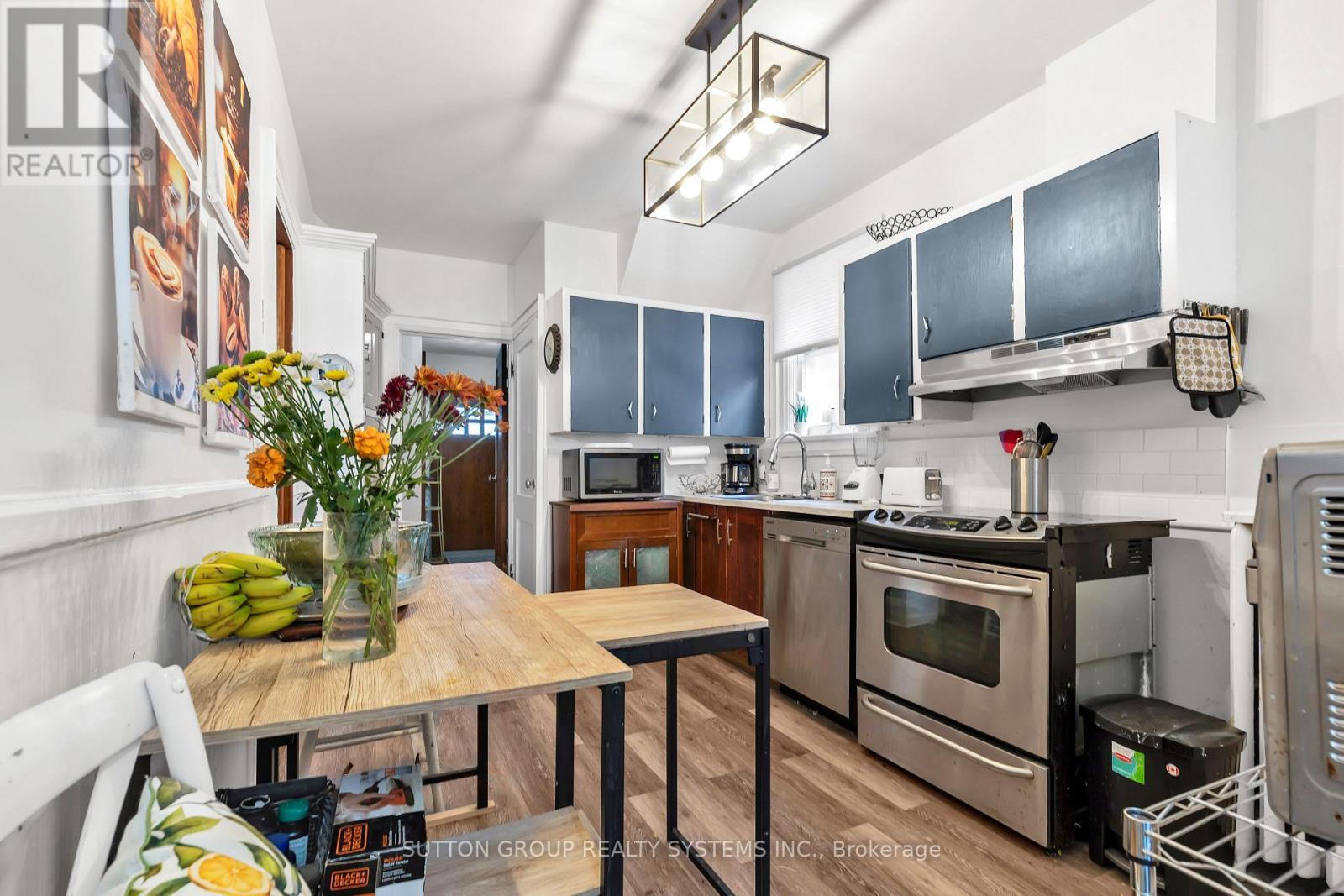 36 Hadley Road, Toronto, ON - Indoor Photo Showing Kitchen