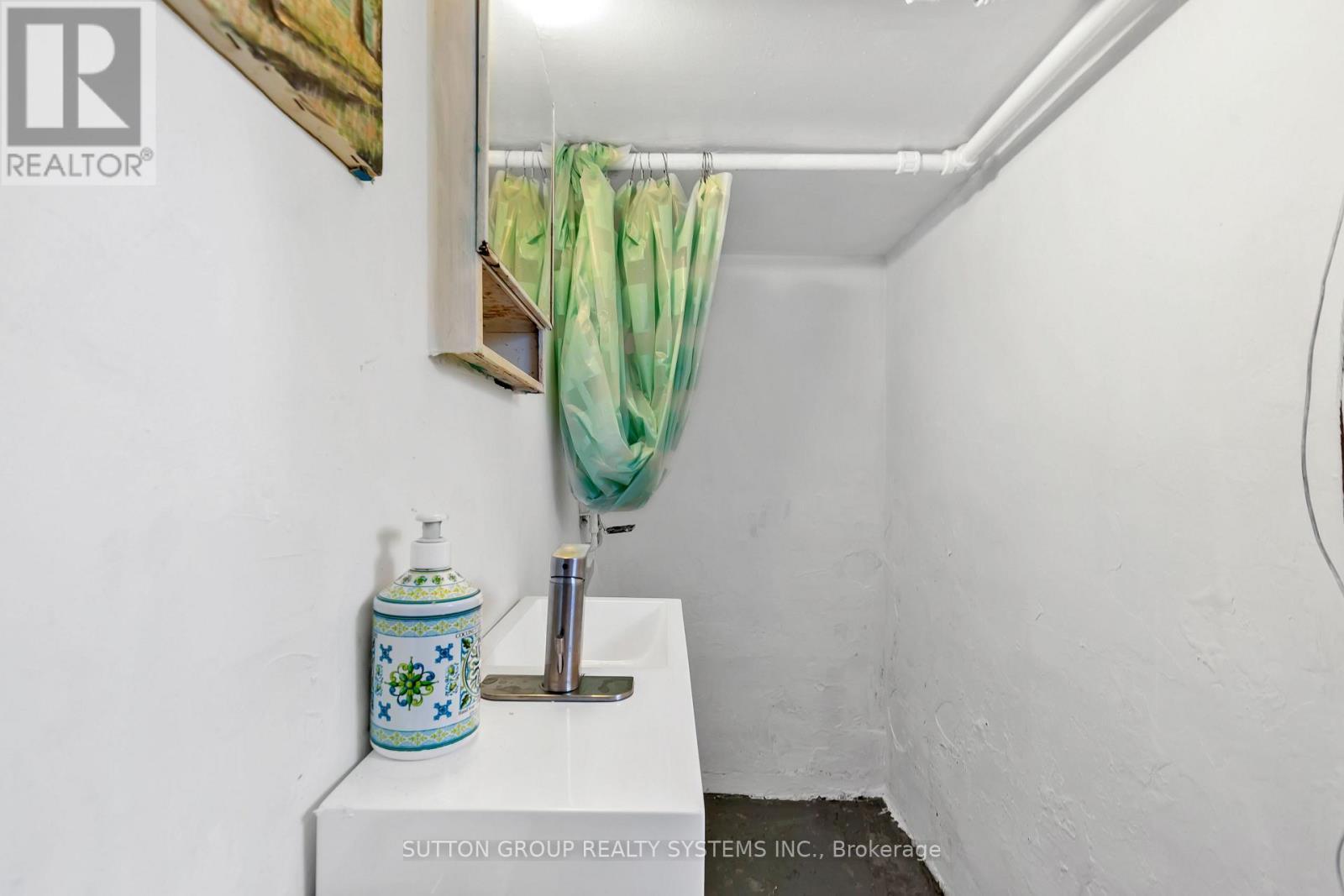 36 Hadley Road, Toronto, ON - Photo Showing Other Room