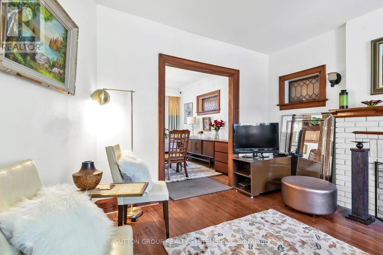 36 Hadley Road, Toronto, ON - Indoor