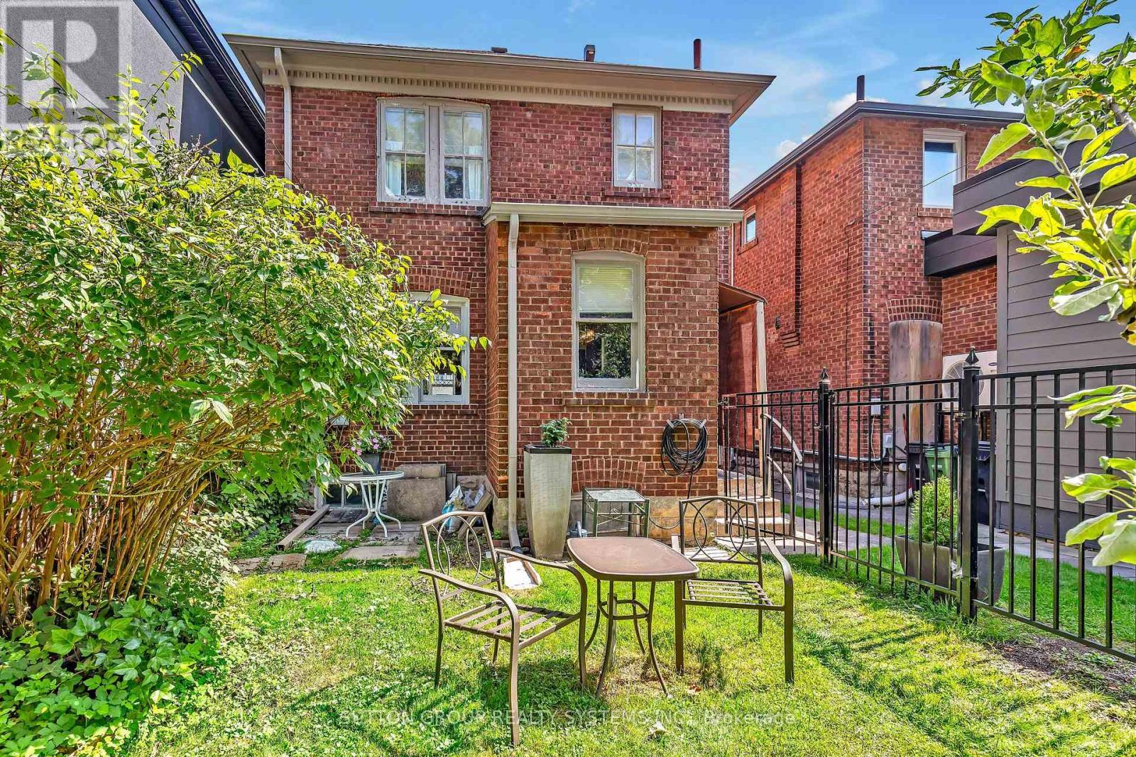 36 Hadley Road, Toronto, ON - Outdoor With Exterior