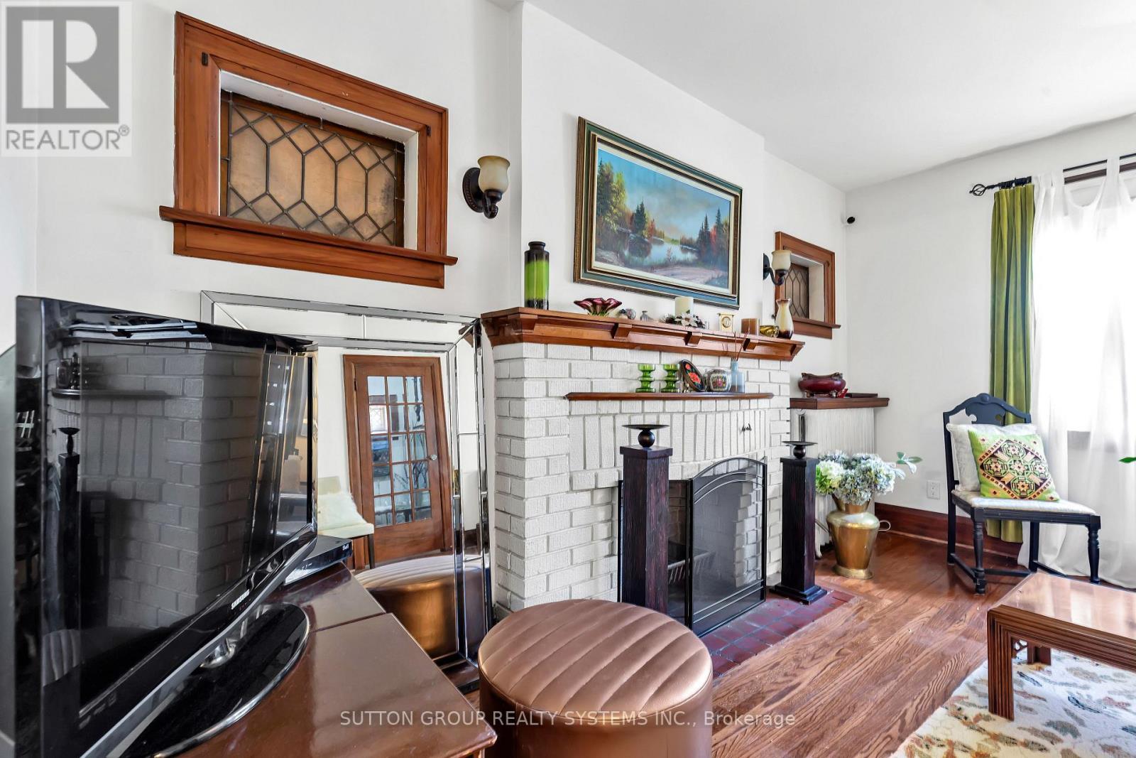 36 Hadley Road, Toronto, ON - Indoor Photo Showing Living Room With Fireplace
