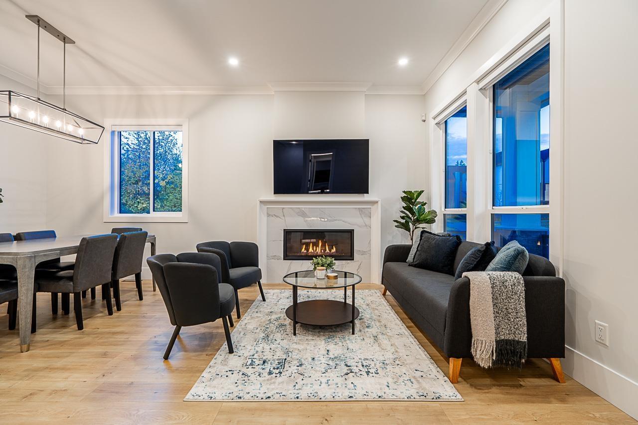 16595 25A Avenue, Surrey, BC - Indoor With Fireplace