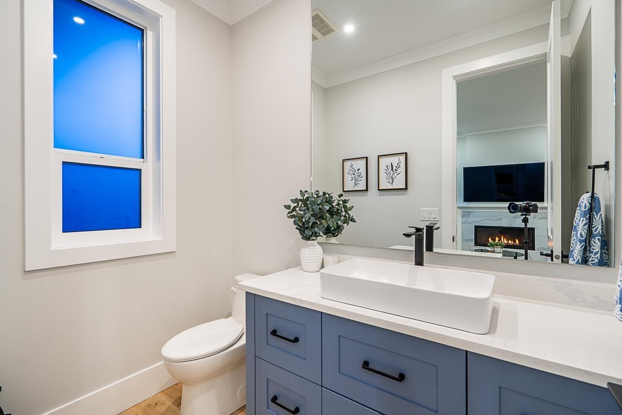 16595 25A Avenue, Surrey, BC - Indoor Photo Showing Bathroom