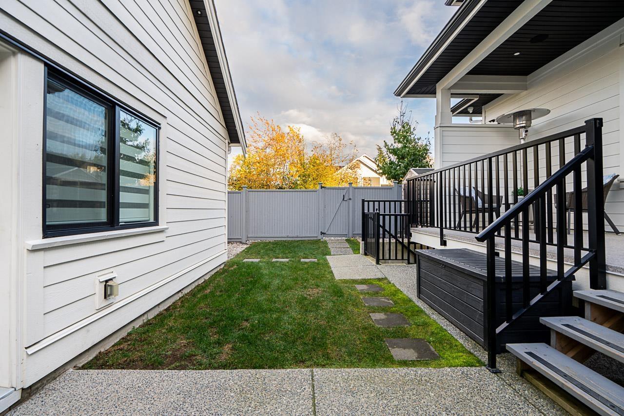 16595 25A Avenue, Surrey, BC - Outdoor With Exterior