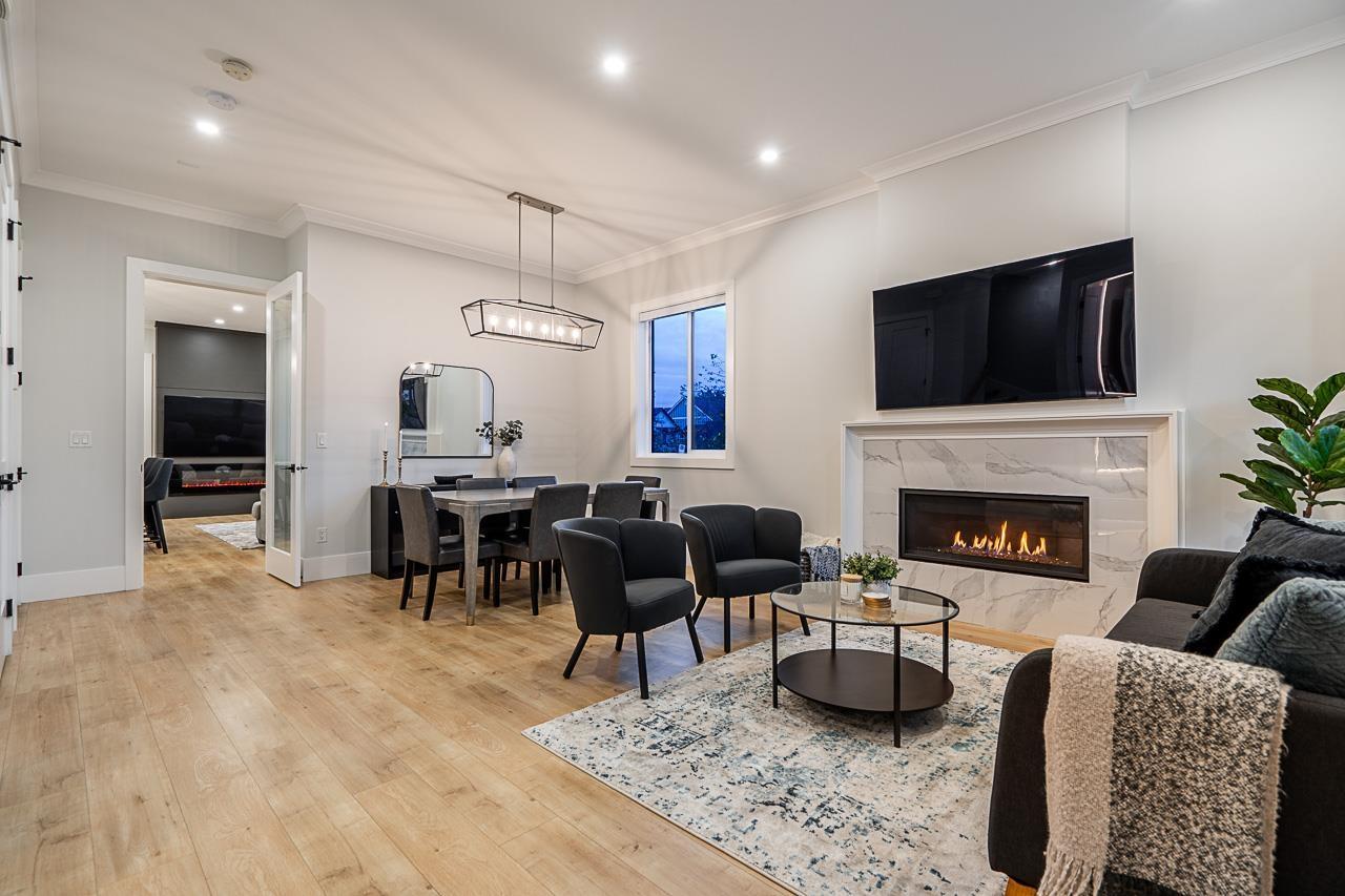 16595 25A Avenue, Surrey, BC - Indoor Photo Showing Living Room With Fireplace