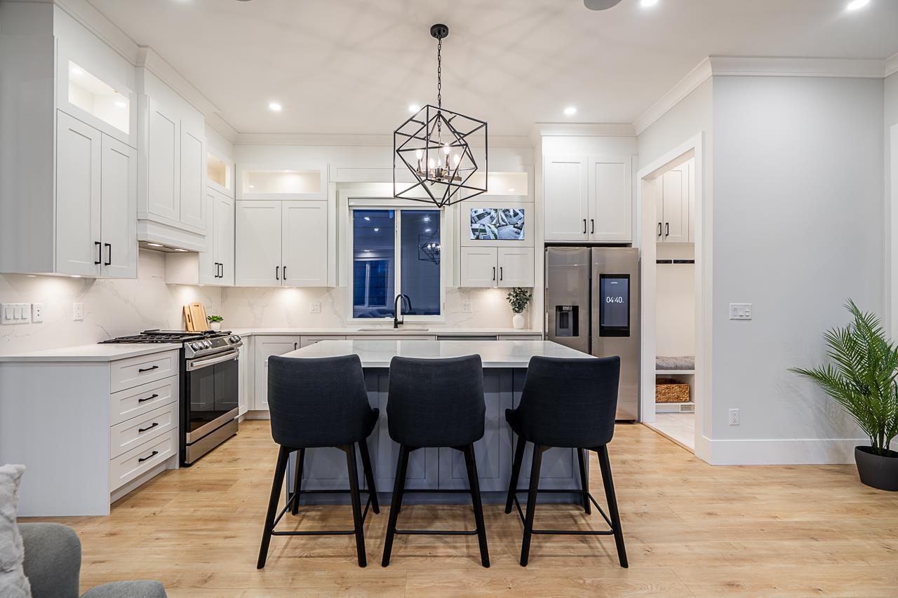 16595 25A Avenue, Surrey, BC - Indoor Photo Showing Kitchen With Upgraded Kitchen