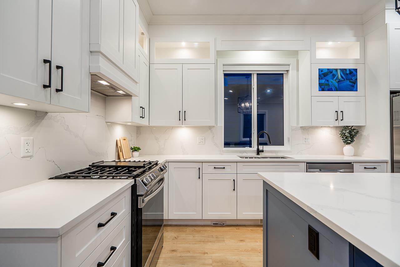 16595 25A Avenue, Surrey, BC - Indoor Photo Showing Kitchen With Upgraded Kitchen