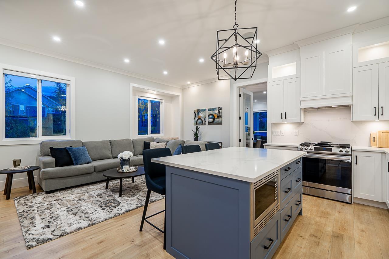 16595 25A Avenue, Surrey, BC - Indoor Photo Showing Kitchen With Upgraded Kitchen