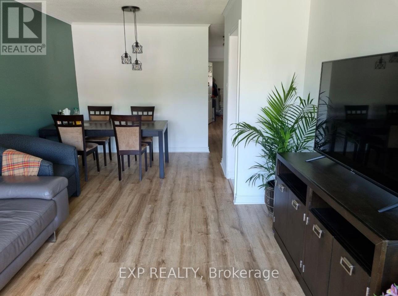 Main Floor - 256 Silverbirch Drive, Newmarket, ON - Indoor Photo Showing Living Room
