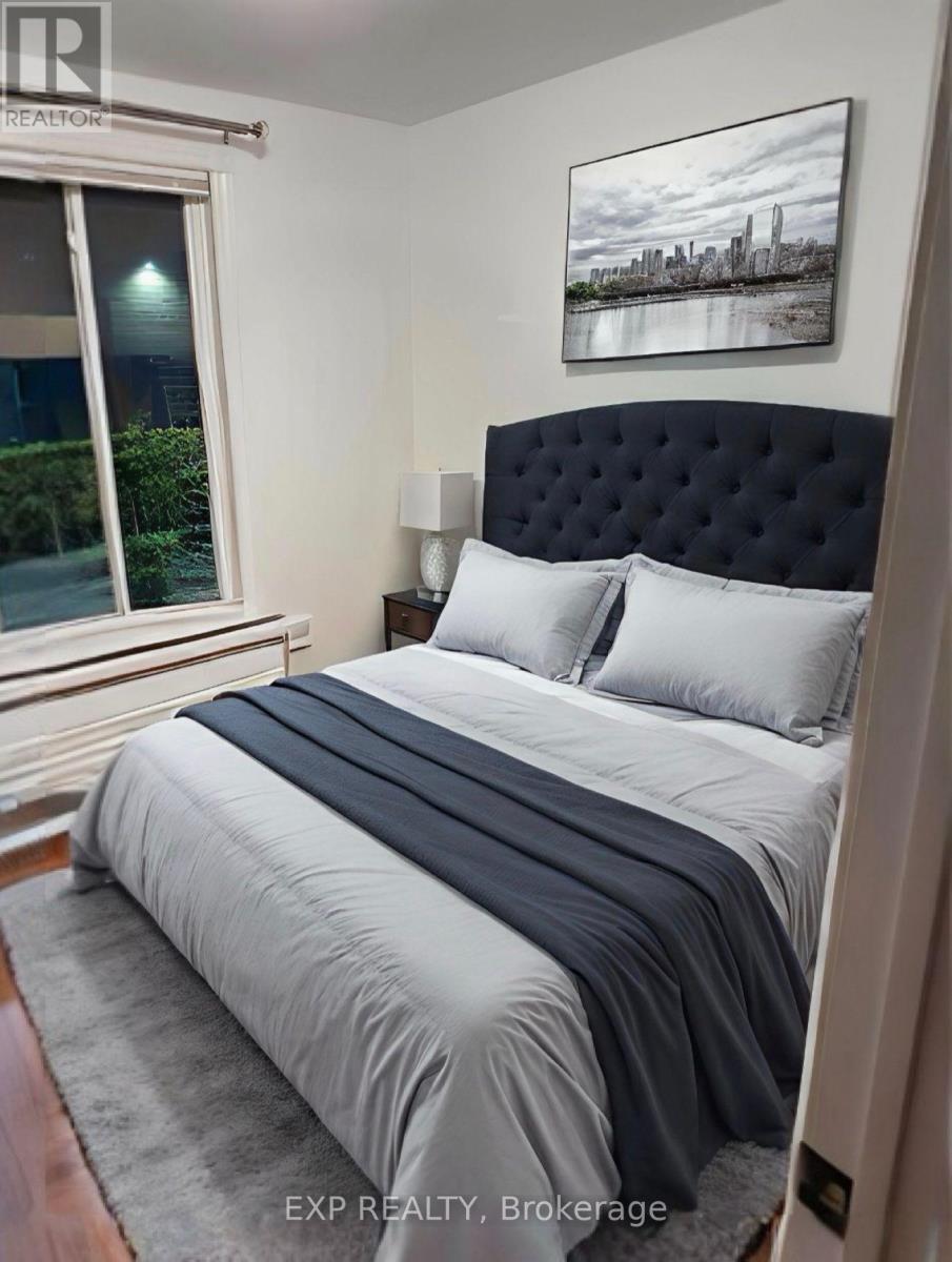 Main Floor - 256 Silverbirch Drive, Newmarket, ON - Indoor Photo Showing Bedroom