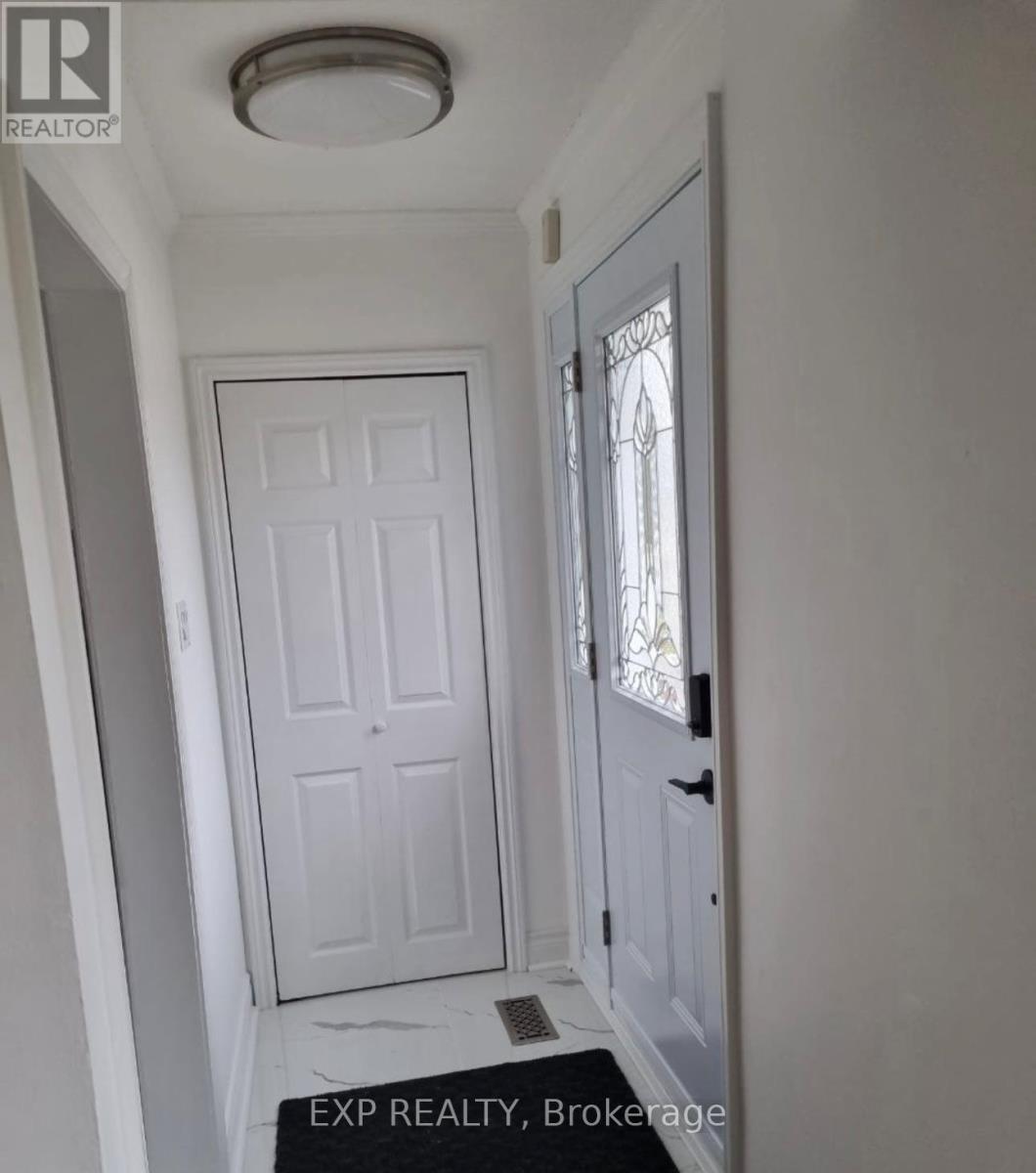 Main Floor - 256 Silverbirch Drive, Newmarket, ON - Indoor Photo Showing Other Room