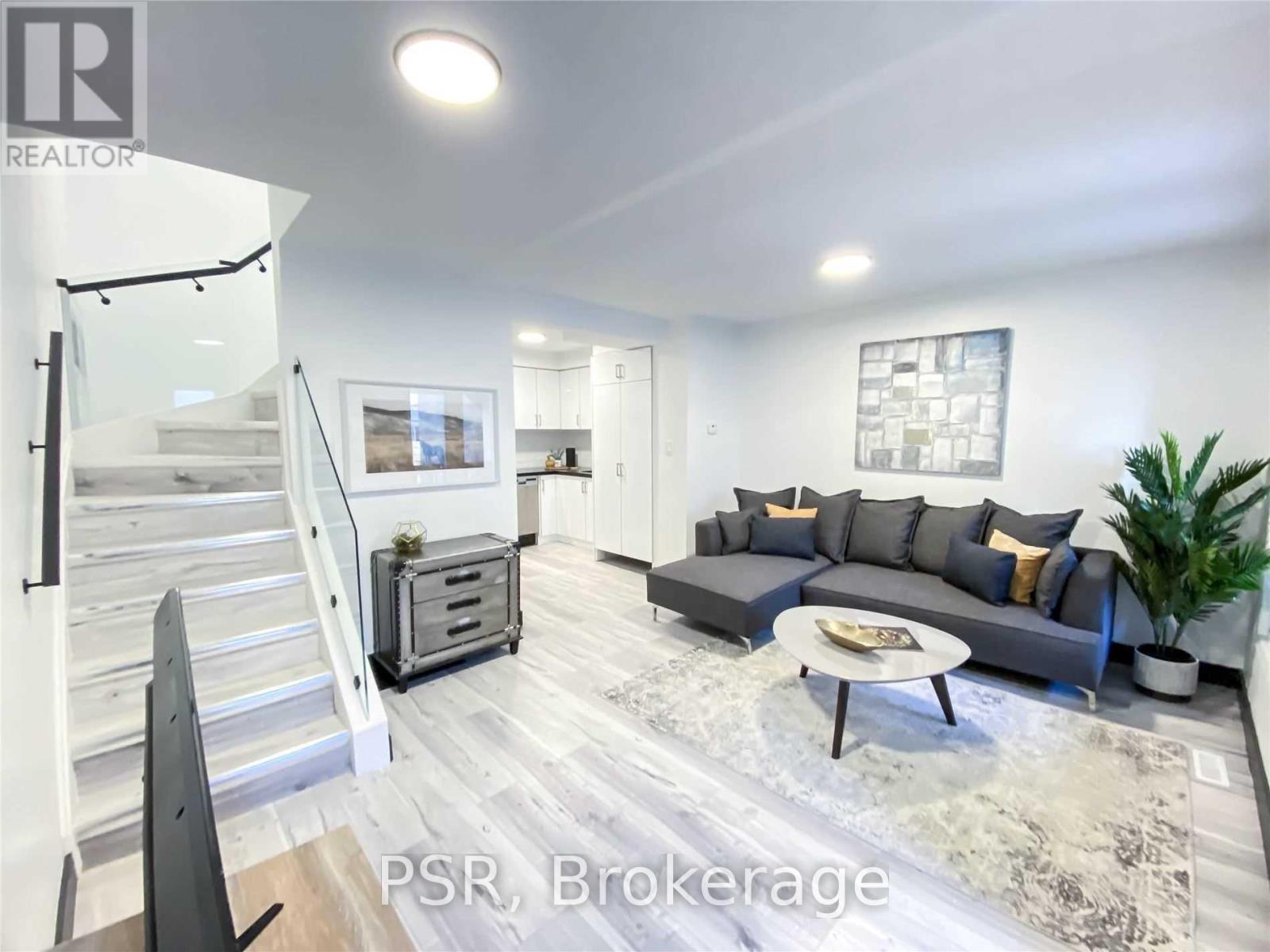 20 - 2 Blackthorn Avenue, Toronto, ON - Indoor Photo Showing Living Room