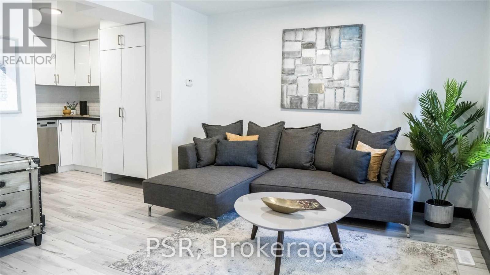 20 - 2 Blackthorn Avenue, Toronto, ON - Indoor Photo Showing Living Room