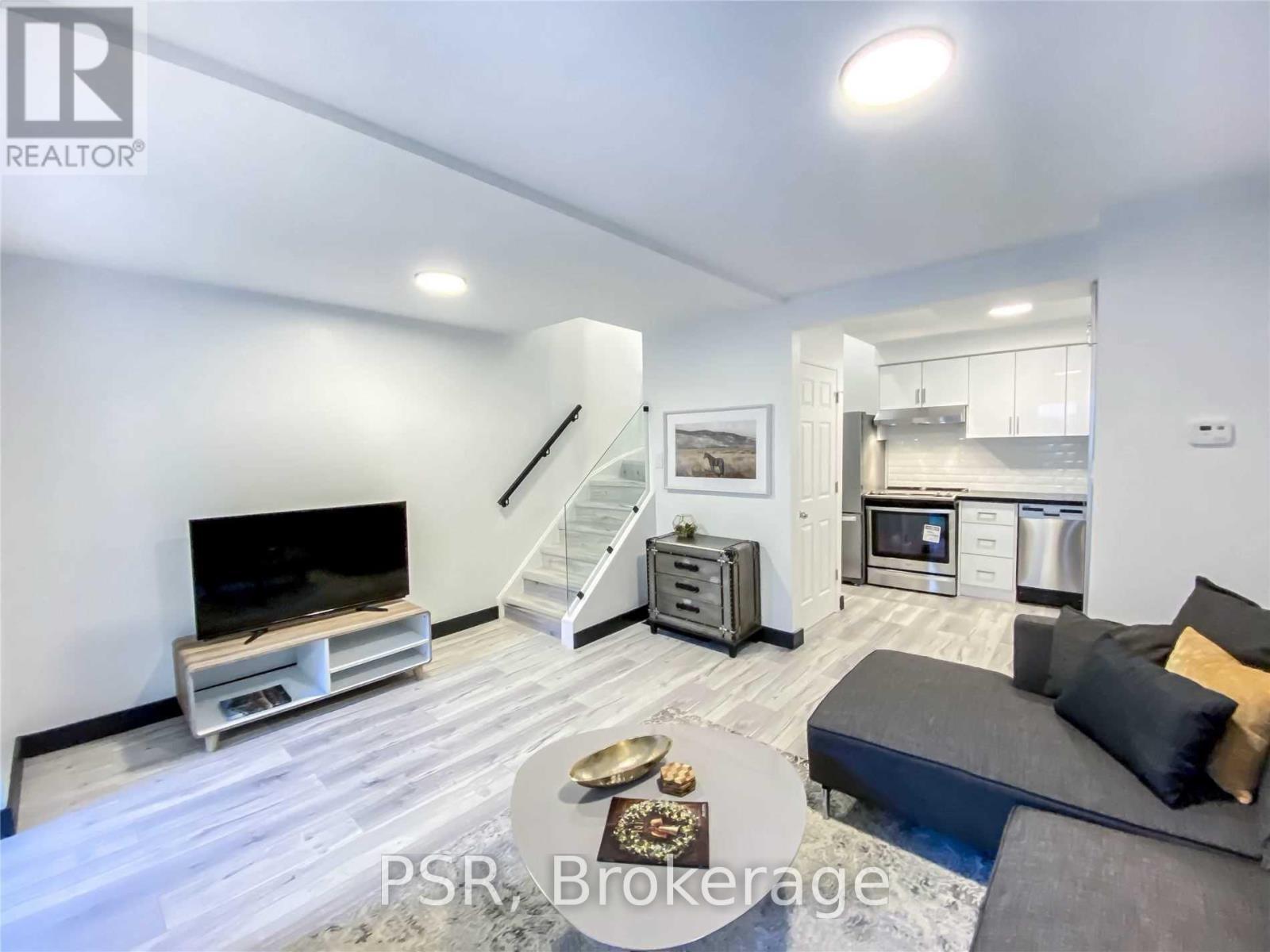 20 - 2 Blackthorn Avenue, Toronto, ON - Indoor Photo Showing Living Room
