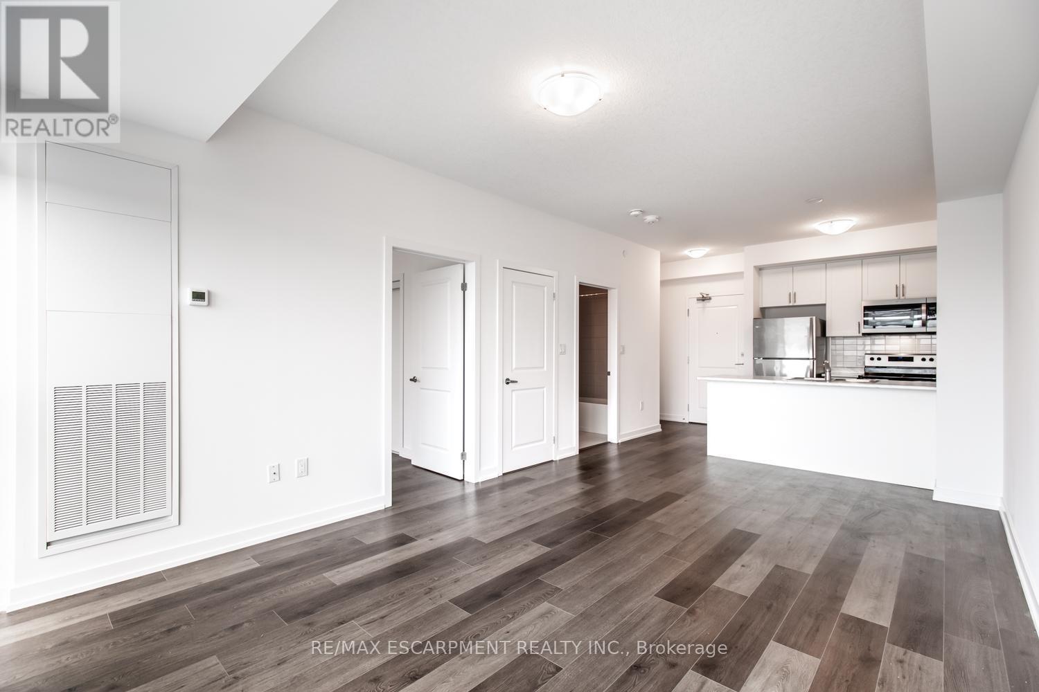 704 - 460 Dundas Street, Hamilton, ON - Indoor Photo Showing Kitchen