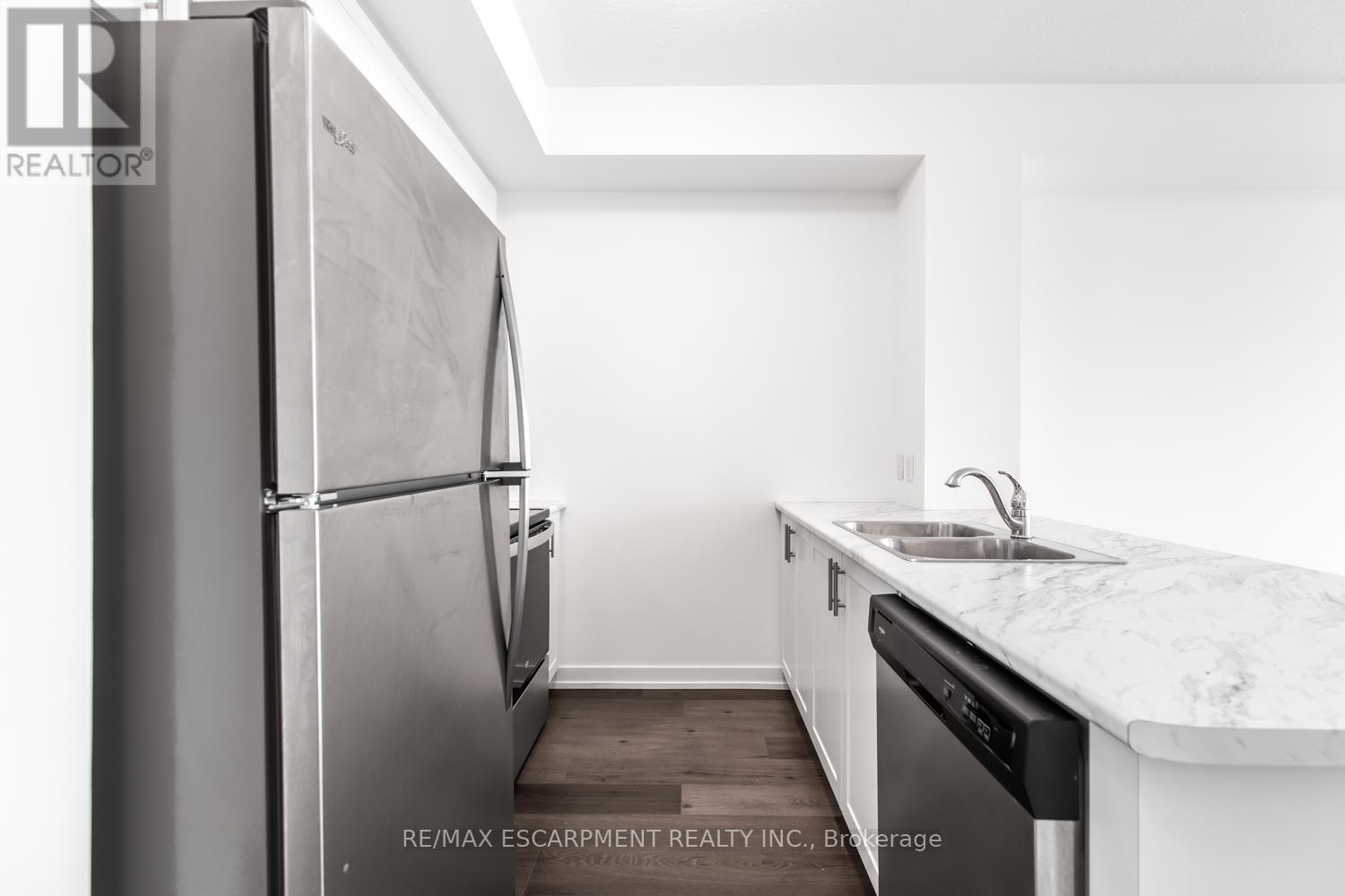 704 - 460 Dundas Street, Hamilton, ON - Indoor Photo Showing Kitchen With Double Sink