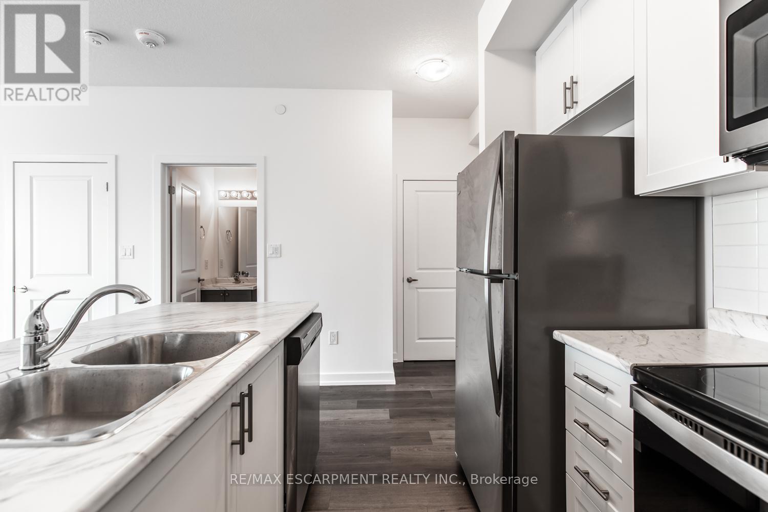 704 - 460 Dundas Street, Hamilton, ON - Indoor Photo Showing Kitchen With Double Sink
