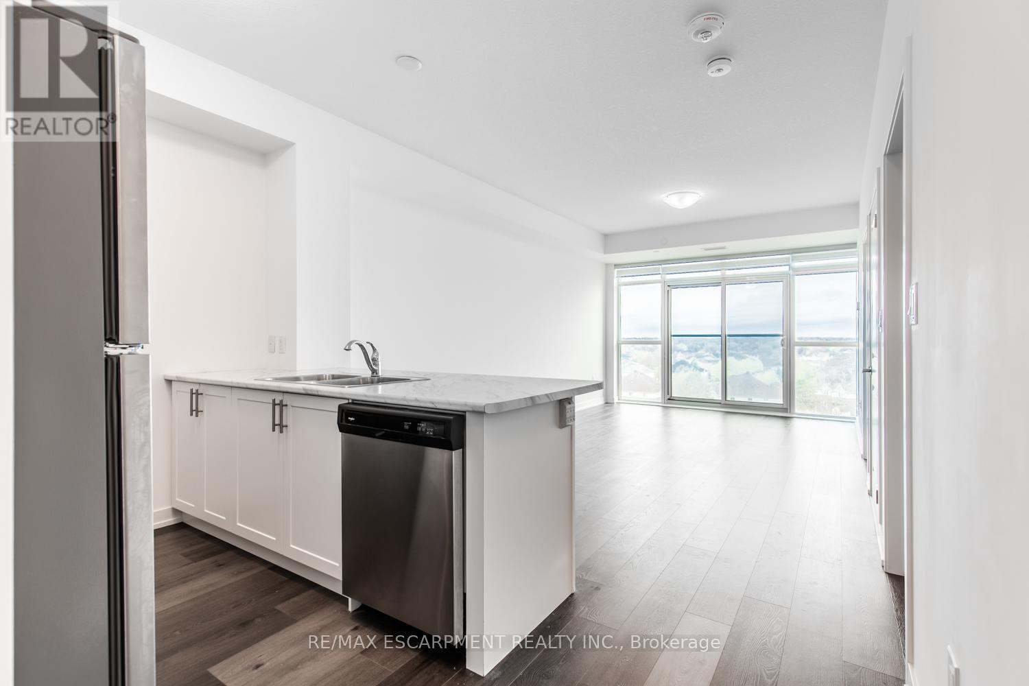 704 - 460 Dundas Street, Hamilton, ON - Indoor Photo Showing Kitchen
