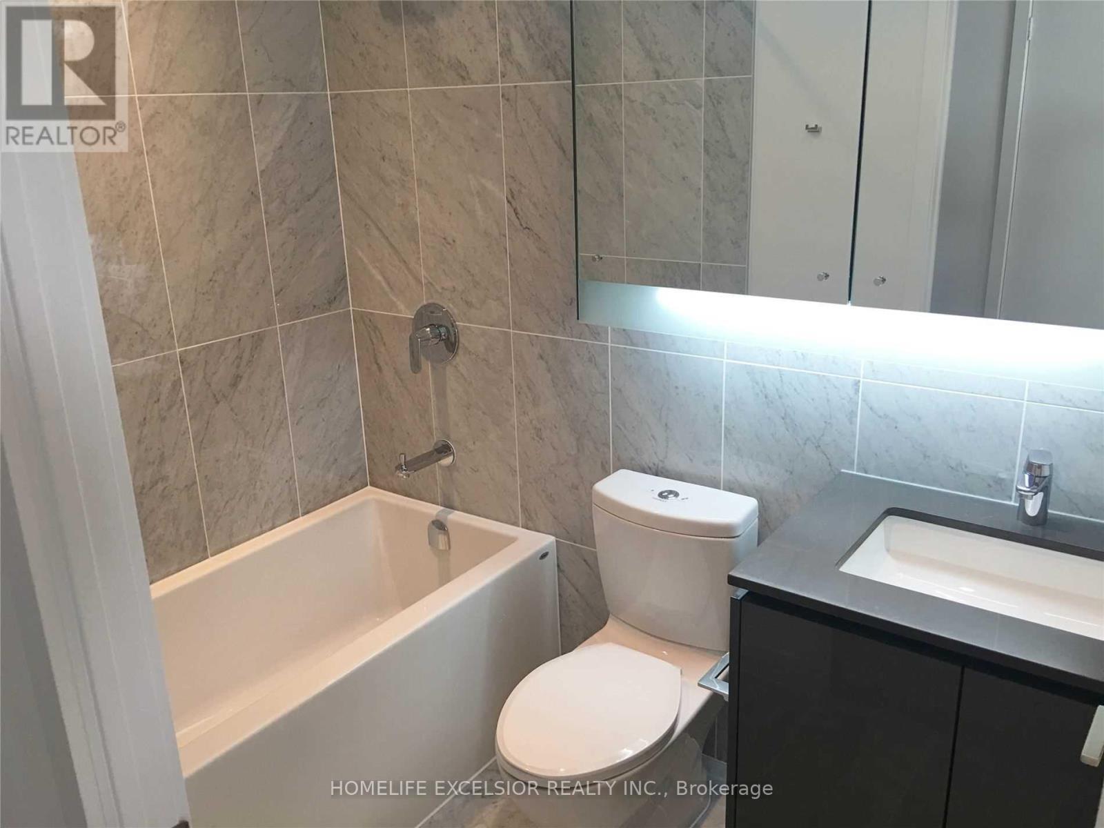 2110 - 117 Mcmahon Drive, Toronto, ON - Indoor Photo Showing Bathroom