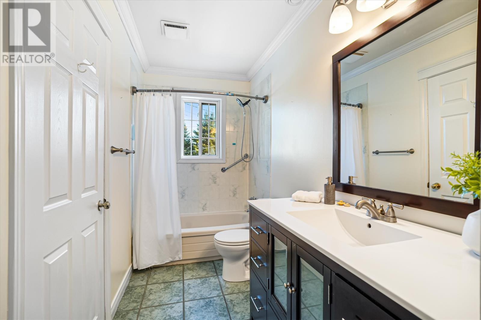 74 Moores Drive, Mount Pearl, NL - Indoor Photo Showing Bathroom