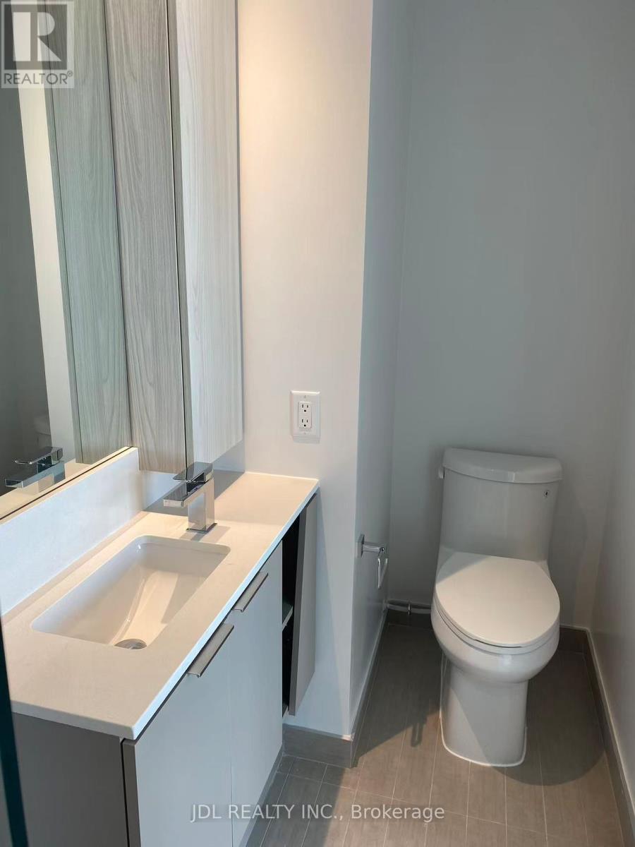 5609 - 3900 Confederation Parkway, Mississauga, ON - Indoor Photo Showing Bathroom