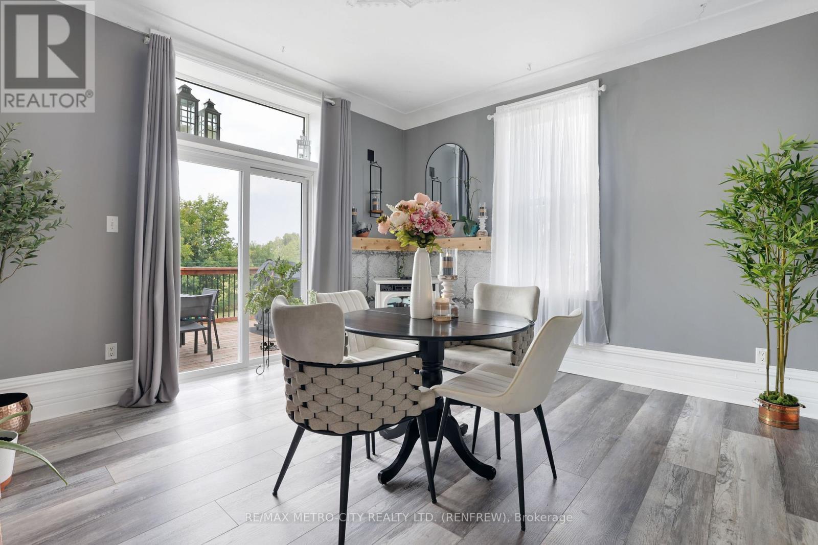 1380 Highway 132 Highway, Admaston/Bromley, ON - Indoor Photo Showing Dining Room
