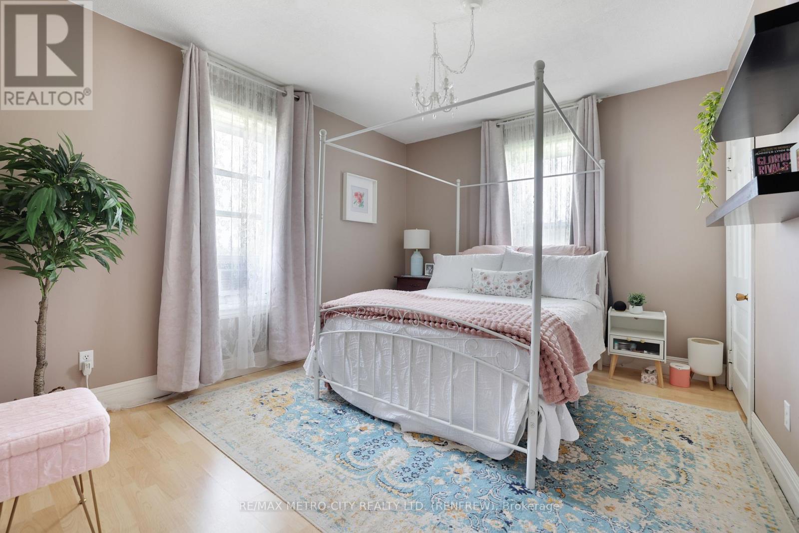 1380 Highway 132 Highway, Admaston/Bromley, ON - Indoor Photo Showing Bedroom