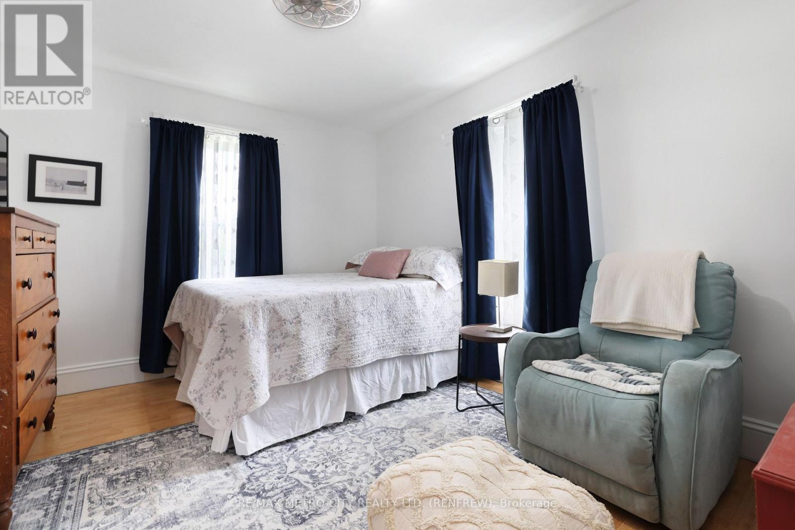 1380 Highway 132 Highway, Admaston/Bromley, ON - Indoor Photo Showing Bedroom