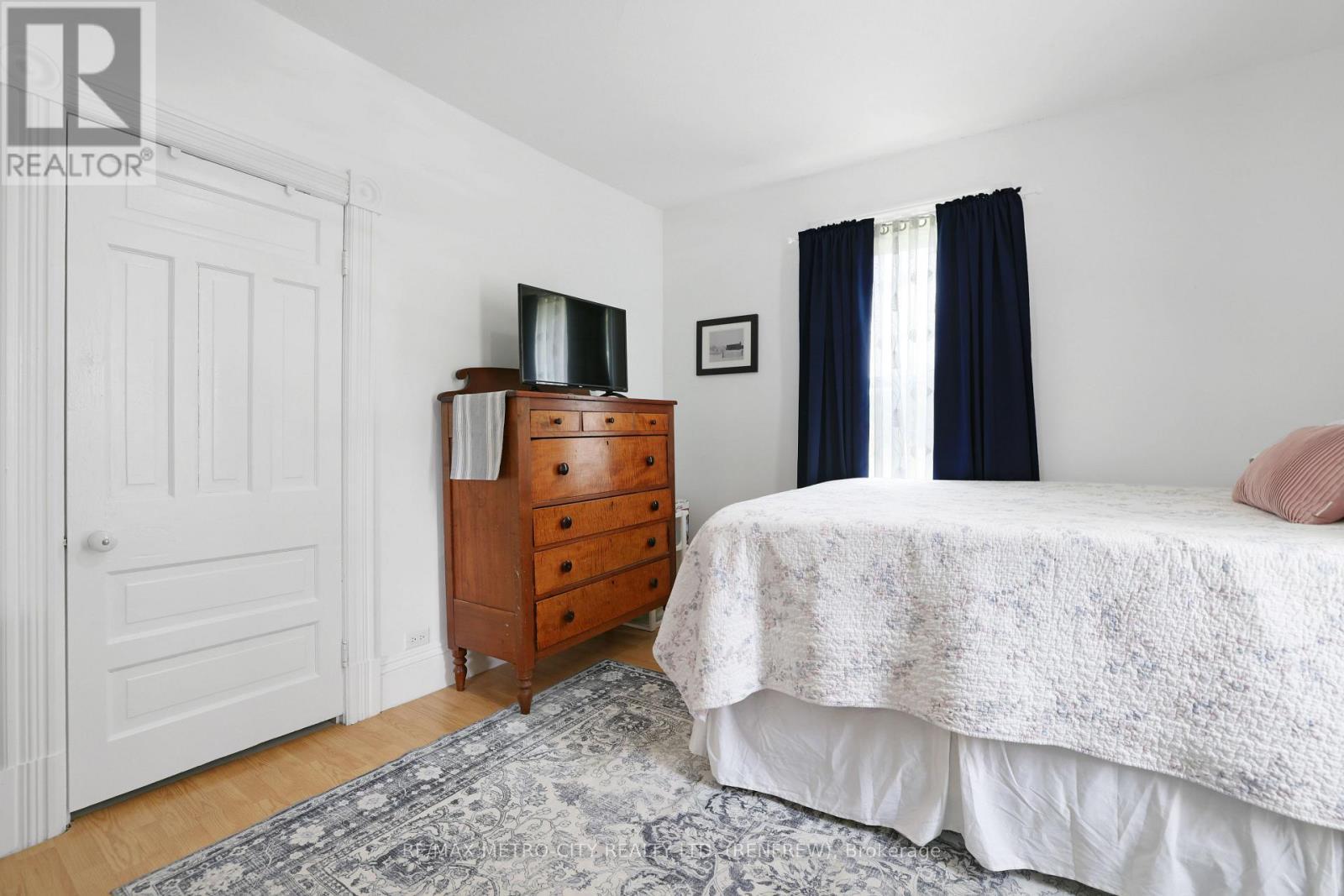 1380 Highway 132 Highway, Admaston/Bromley, ON - Indoor Photo Showing Bedroom