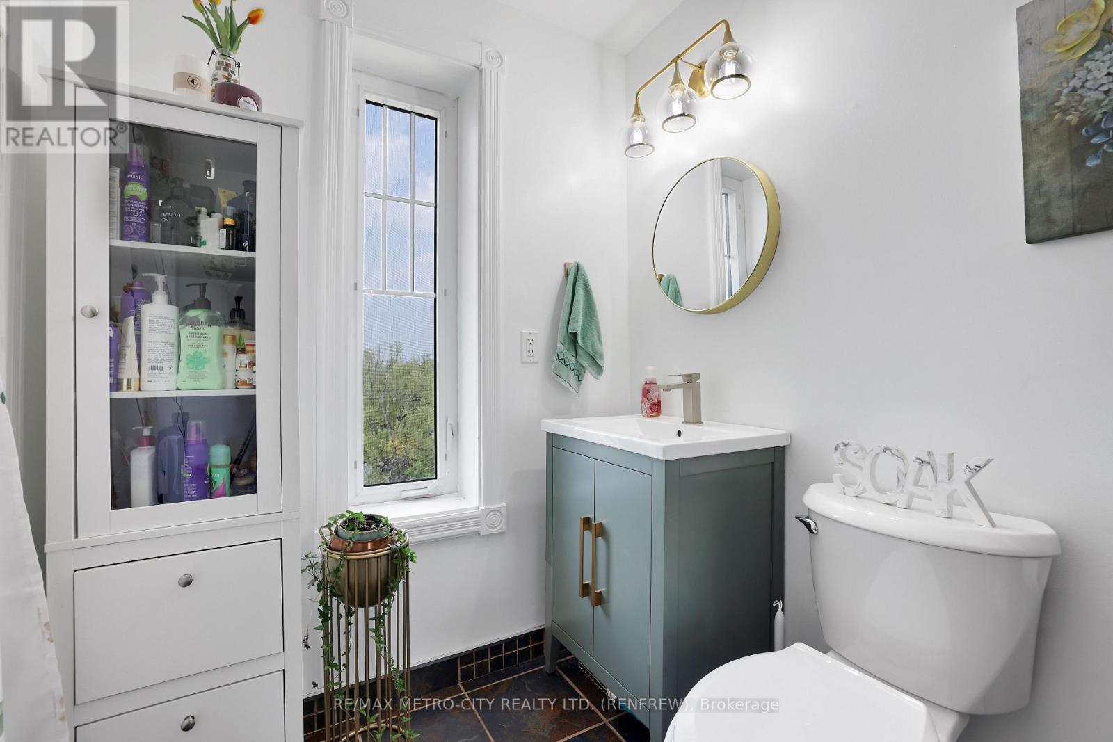 1380 Highway 132 Highway, Admaston/Bromley, ON - Indoor Photo Showing Bathroom